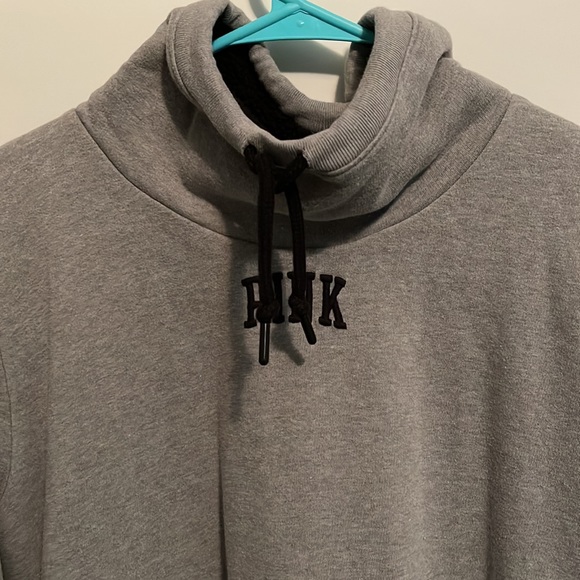 Size XS fur lined crew neck with tie. - Picture 2 of 3